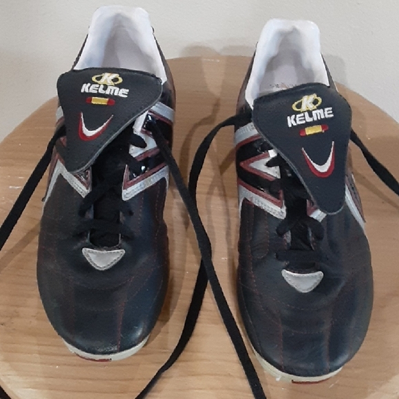 Kelme Black Athletic Soccer Shoes for Men - Picture 1 of 7